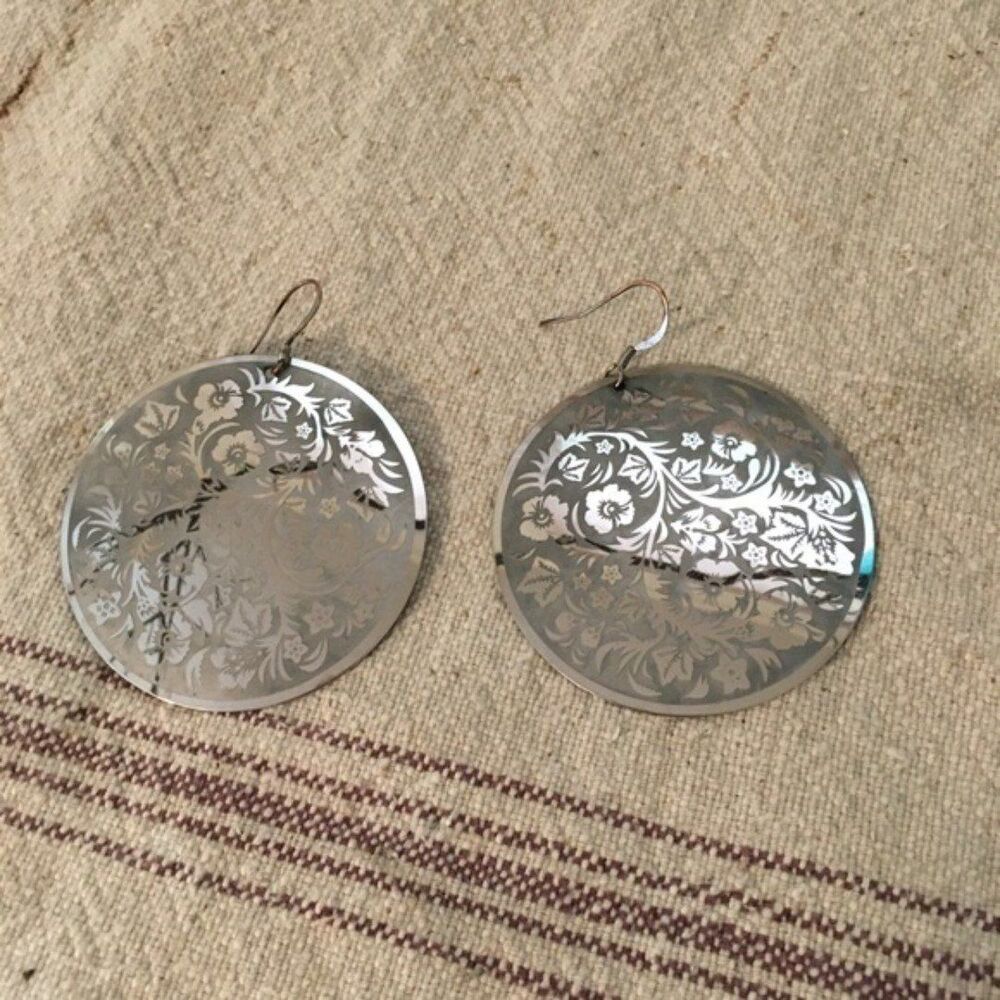 Gorgeous Silver Earrings - - Great Bundle Add on !